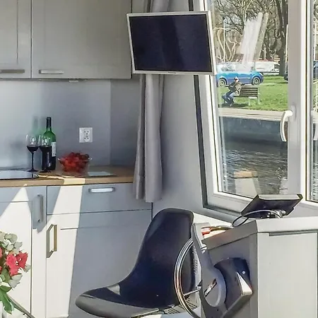 1 Bedroom Gorgeous Ship In Hotel en barco 4*